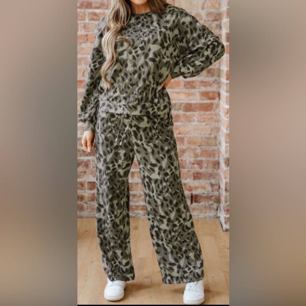 Like New Gray Leopard Print Two Piece Set